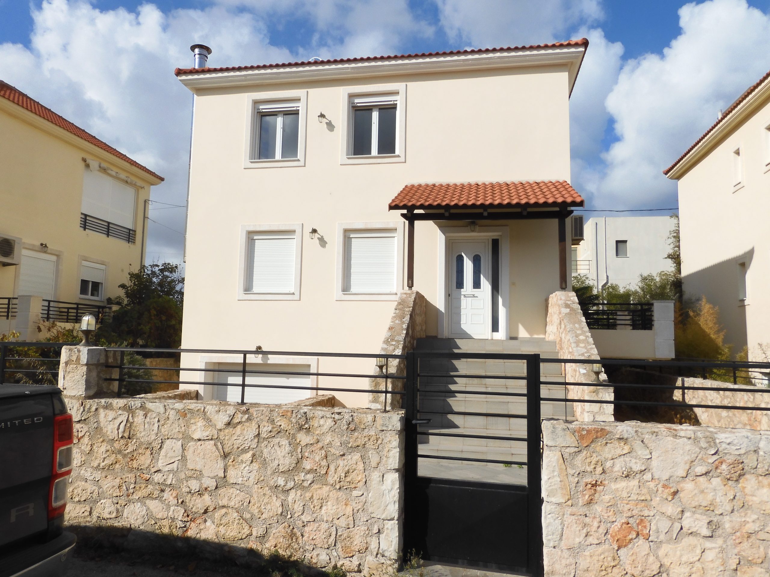 Maisonette of excellent construction-Houses for sale in Chania